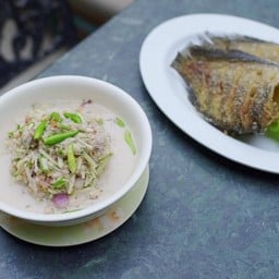 ยำมะม่วงกะทิ+ปลาสลิดทอด 1ตัว