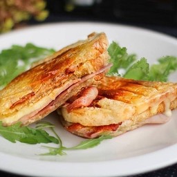 คร๊อค มองสิเออ