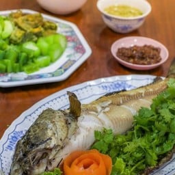 ปลาช่อนเผาน้ำพริกผักต้ม