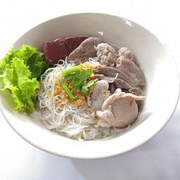 เส้นหมี่ขาว แห้ง, น้ำ ต้มเลือดหมู