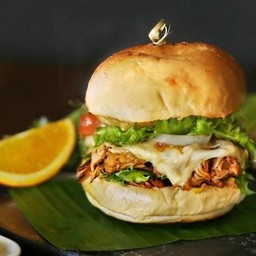 แซนด์วิชพูลพอร์คกับชีสและหอมทอด