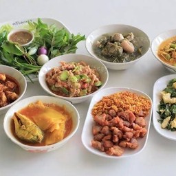 ข้าวแกงถาดครูภา
