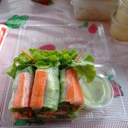 สลัดโรลแป้งห่อปูอัด