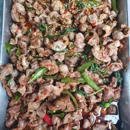 ผัดกระเพราเครื่องใน