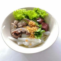 ก๋วยจั๊บน้ำใส ต้มเลือดหมู