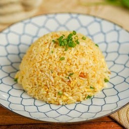 (8)ข้าวผัดไข่ใส่เนื้อสัตว์ 炒饭
