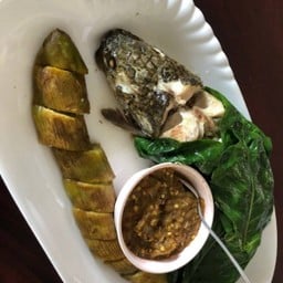 ปลาช่อนนึ่งใบยอ