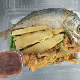 ข้าวคุกน้ำพริกกะปิปลาทูทอด