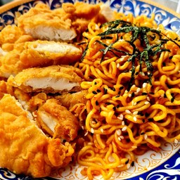 มาม่าเกาหลี + ไก่ทอด
