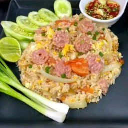 ข้าวผัดแหนม