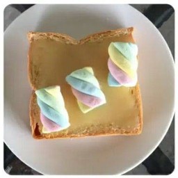 ขนมปังปิ้งเนยนมมาร์ชเมลโล่