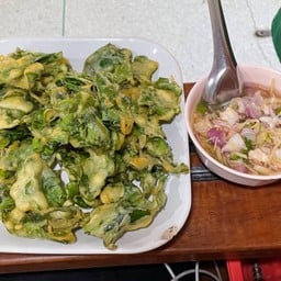 ยำตำลึงกรอบ