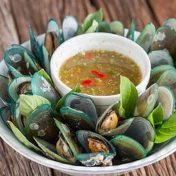 ชมพู่ อาหารทะเล