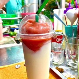 สตรอเบอร์รี่โยเกิร์ต