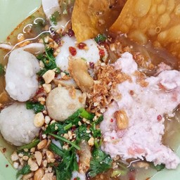 ก๋วยเตี๋ยวลูกชิ้น+หมูเด้ง
