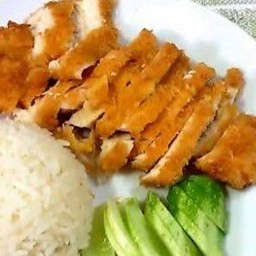 ข้าวไก่กรอบกระเทียม