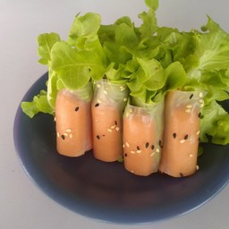 สลัดโรลไส้กรอก