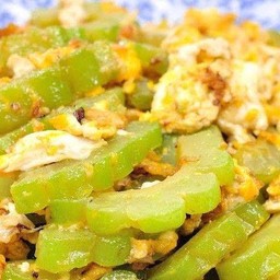 มะระวุ้นเส้นผัดไข่