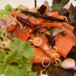 ยำแซลมอน