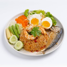 ข้าวผัดน้ำพริกกุ้งสด ปลาทูทอด