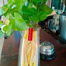 แซนวิชโบราณ ชิ้นละ 20฿