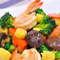 ผัดผักรวมกุ้งสด