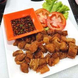 หมูกรอบจำแลง plant-basedทอดจิ้มแจ่ว