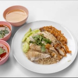 ข้าวมันไก่ต้มผสมไก่ทอด