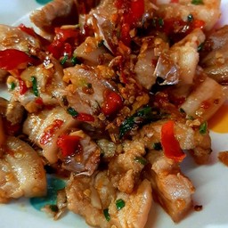 ข้าวหูมชิ้นผัดพริกน้ำปลา