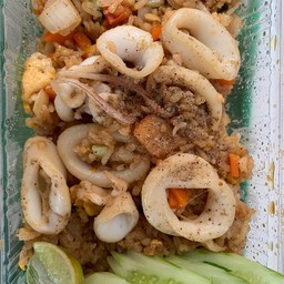 ข้าวผัดปลาหมึก