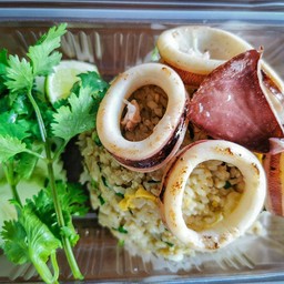 ข้าวผัดปลาหมึก