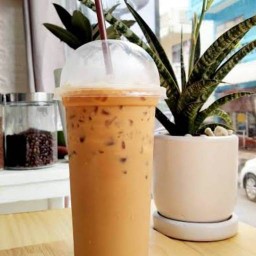 พลอย หมูปิ้ง