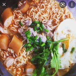 มาม่าหมูสับ+ไข่+ไส้กรอกรมควัน