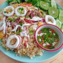 ข้าวผัดปลาหมึก