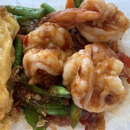 ผัดพริกแกงกุ้งราดข้าว+เจียว