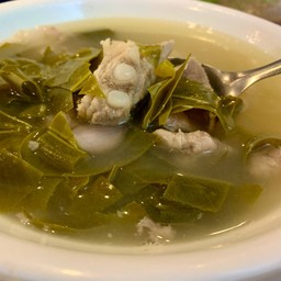 ต้มกระดูกหมูใบชะมวง