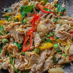 ผัดฉ่าเนื้อราดข้าว