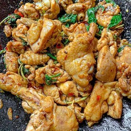 กระเพาไก่พริกแห้ง