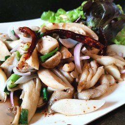 ลาบเห็ดฟาง