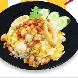 ข้าวทะเลผัดพริกเกลือ+ไข่เยิ้ม