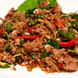 ผัดเผ็ดกระดูกอ่อนใบยี่หร่า