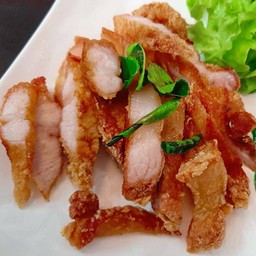 สามชั้นทอดน้ำปลา