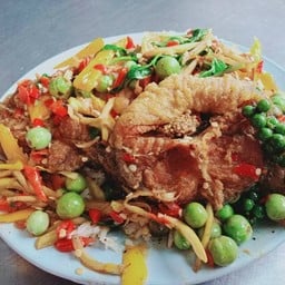 ร้านกระเพราข้าวบึ้ม กินวันนี้ อิ่มถึงพรุ่งนี้(ติดตึกสีชมพู)