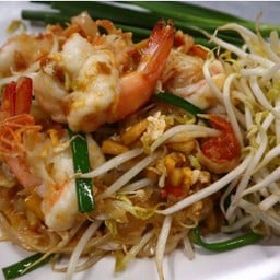ผัดไทยกุ้งสด (Pad Thai)