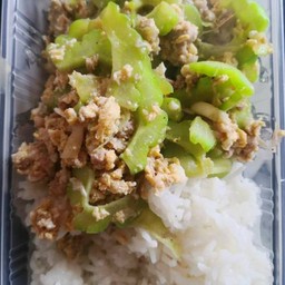 มะระผัดไข่(กับข้าว)