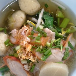 เส้นหมี่ขาวน้ำใส่