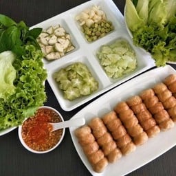 แหนมเนืองชุดพร้อมทานใหญ่ 8 ไม้