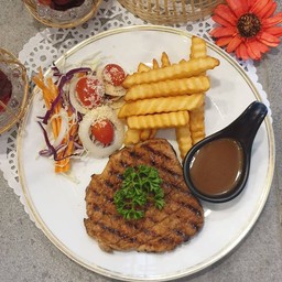 สเต็กหมู 200g กับ.บราวน์ซอส+ เฟรนช์ฟราย
