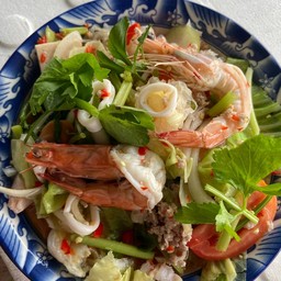 ยำอินเตอร์สามแซ่บ