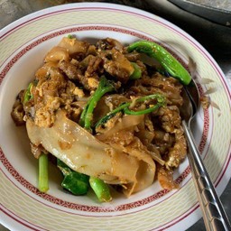 ผัดซีอิ้วเส้นใหญ่